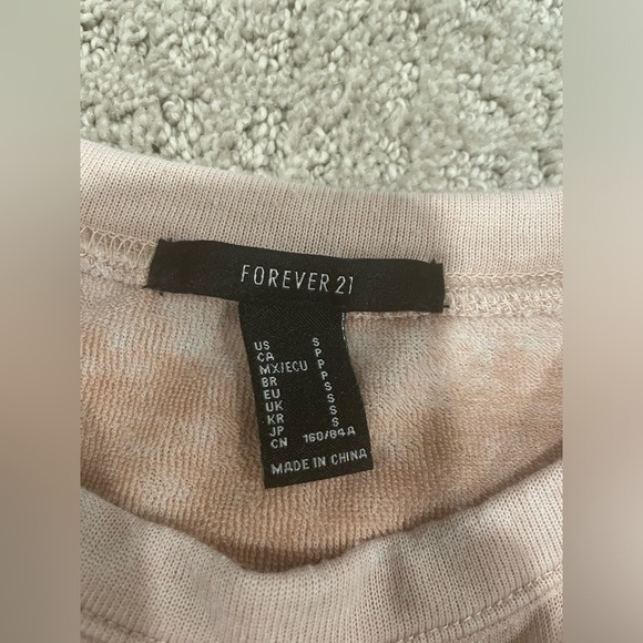 Forever 21 Thin women’s Sweatshirt - Picture 2 of 3